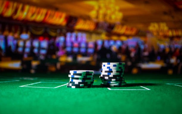 Live casino table with multilingual dealer view
